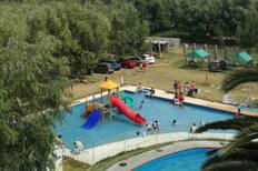 Este camping es perfecto para visitar en días de calor y disfrutar de la naturaleza: queda a solo 40 minutos de Santiago