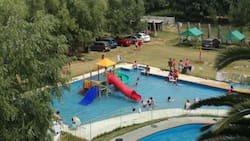 Este camping es perfecto para visitar en días de calor y disfrutar de la naturaleza: queda a solo 40 minutos de Santiago