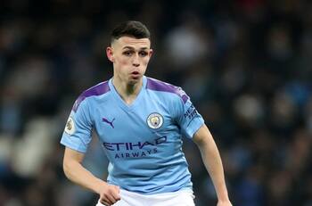Phil Foden anotó el cuarto gol del Manchester City sobre el Port Vale