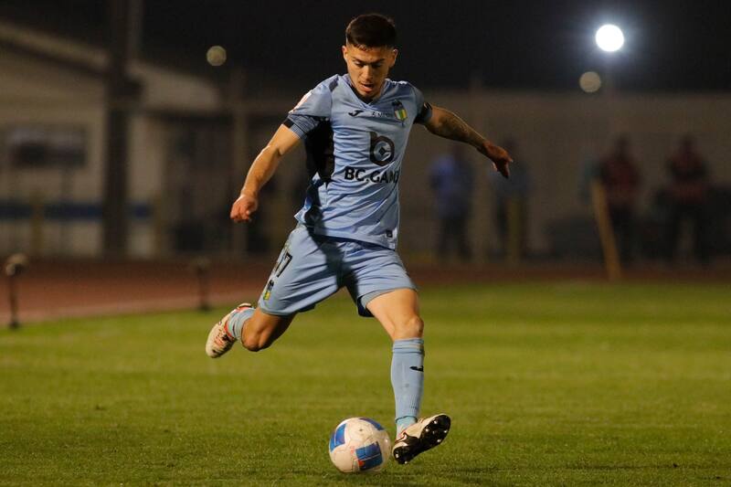 El defensor aparece en la órbita de Colo Colo y la UC, pero su intención es renovar en O'Higgins. Foto: Aton.