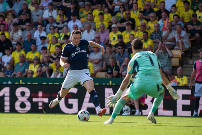 El club donde caería parado Ben Brereton, le ganó 2-1 al Norwich de Marcelino Núñez en la primera fecha del Championship.