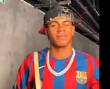 VIDEO | Lindo homenaje: jugadores del Barcelona llegaron al Camp Nou con icónica camiseta de Ronaldinho