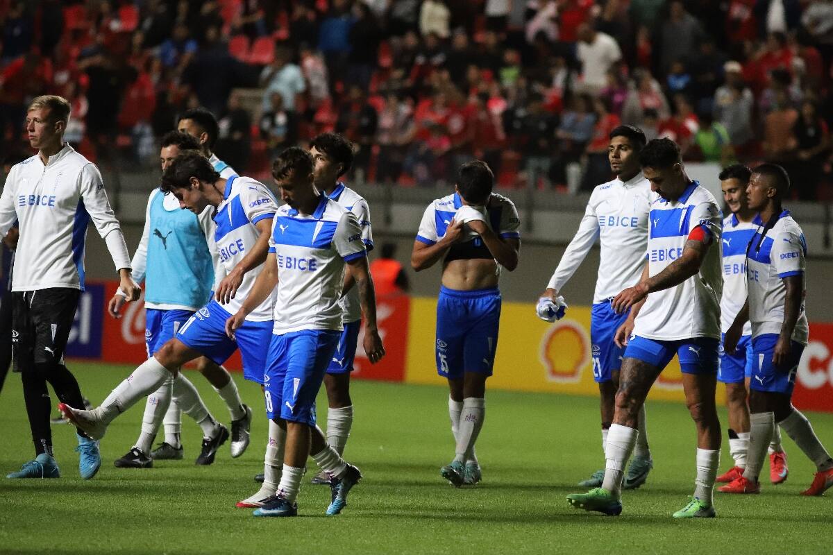 Los primeros problemas de la UC para su estreno en el Campeonato Nacional Los primeros problemas de la UC para su estreno en el Campeonato Nacional