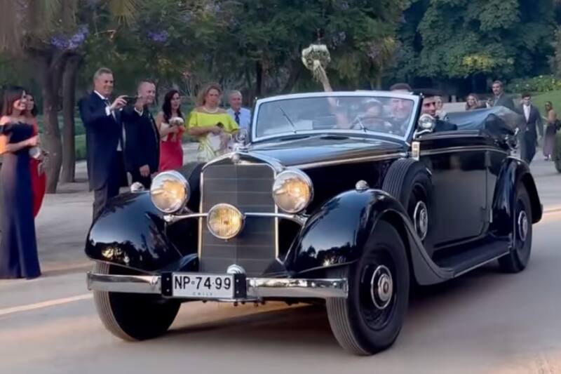 El auto clásico en el matrimonio de Joaquín Niemann / foto: instagram @titihellema