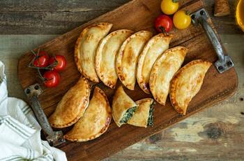 Receta sencilla de empanadillas de espinaca: Ideal para el almuerzo o un picoteo