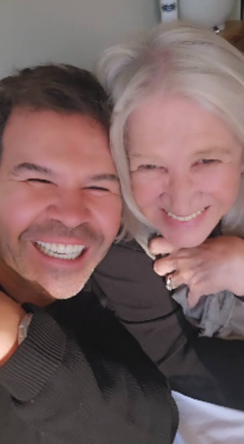 Nacho Gutiérrez celebrando el Día de la Madre junto a sus padres