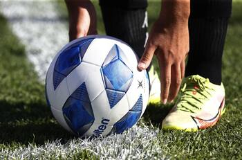 Desastre total: El equipo de Primera División que puede sufrir tres descensos este año