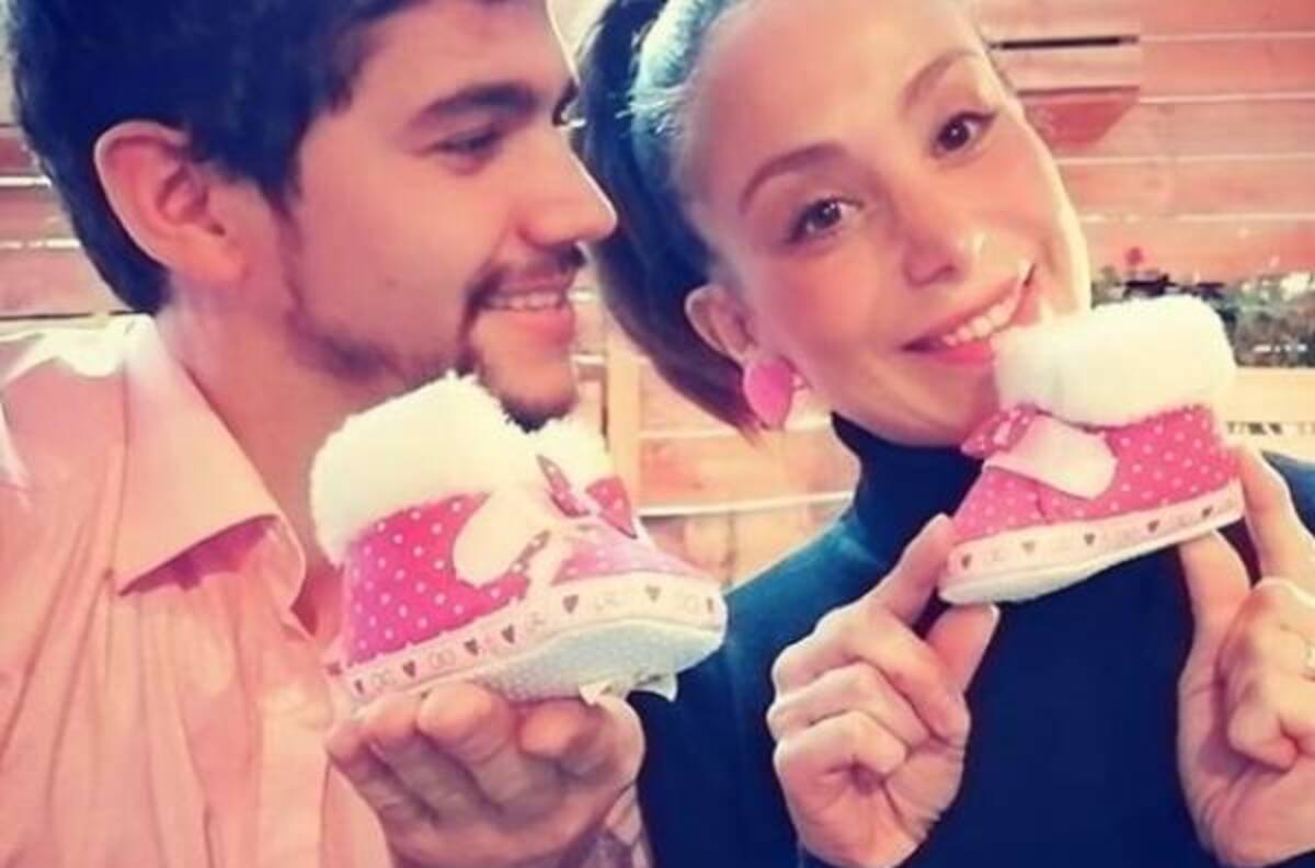 Yamna Lobos fue mamá y encantó con tierna imagen de su hija