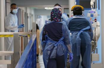 Balance Covid-19 del Minsal: ¿Cuántos casos nuevos de coronavirus y muertes se reportaron este lunes en Chile?