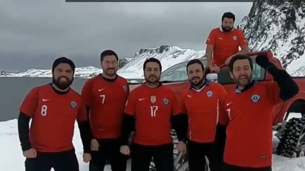 El gran saludo de la Armada de Chile a la Roja desde la Antártida