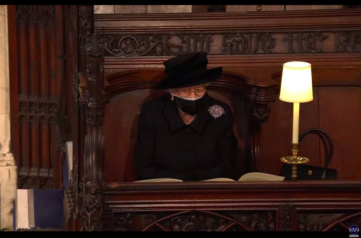 (Fotos) Funeral del príncipe Felipe: La reina Isabel II en completa soledad en el día más triste de su vida