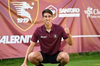 "Es prometedor": hinchas de la Salernitana quedaron en llamas con el estreno de Diego Valencia