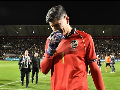 Carlos Lampe le toca la oreja a toda Venezuela en las celebraciones por la clasificación de Bolivia