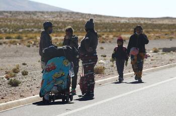 Sondeo revela que el 69% cree que Chile debe imponer más restricciones a los inmigrantes