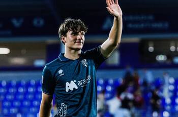 ¡Ojo Córdova! Willy Chatiliez destacó en la Copa del Rey pese a la derrota del Huesca ante el Osasuna
