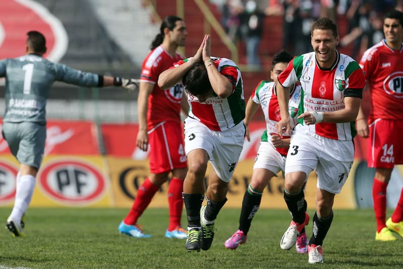 La celebración del Tiburón, un gesto que se hizo clásico en las canchas del fútbol chileno. Foto: Agencia Aton.