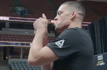 Nate Díaz sorprende al fumar marihuana delante todos en el pesaje del UFC 241