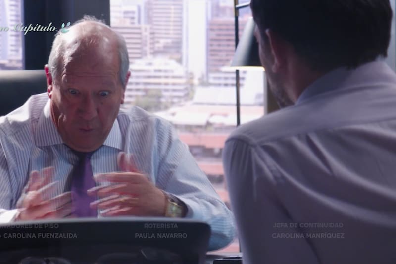 Luis Emilio le da explicaciones a Clemente.