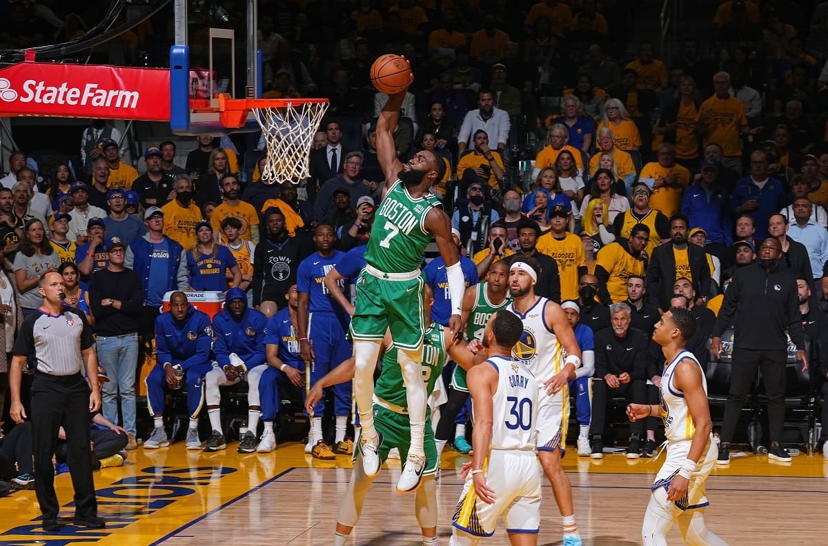 VIDEO: Así fue la furiosa remontada de Boston Celtics para derrotar a Golden State Warriors en el partido 1 de las finales de NBA
