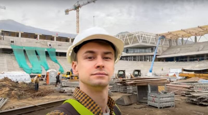 llegó a Chile sin hablar español y hoy tiene 93 mil seguidores en YouTube.