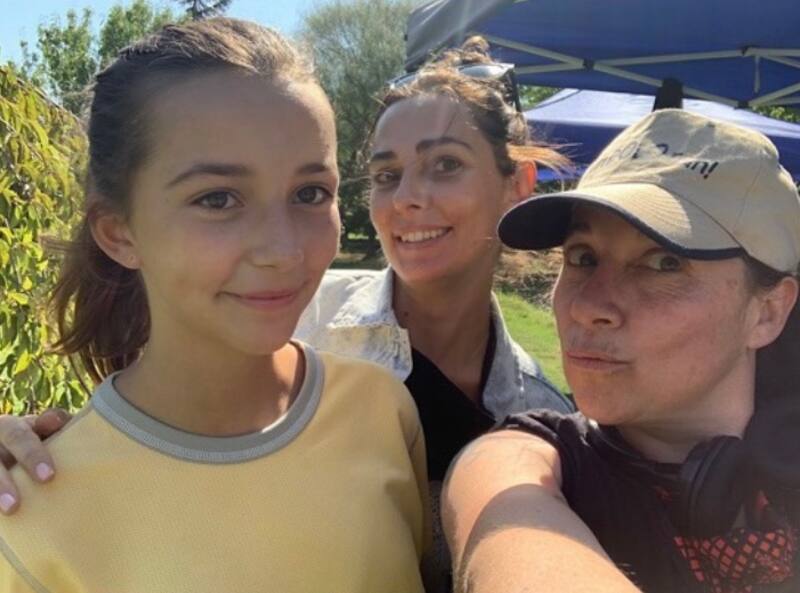 Felicitó a su hija por su papel en producción mexicana.