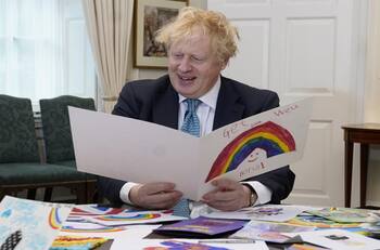 Boris Johnson homenajeó a doctores que lo salvaron del coronavirus