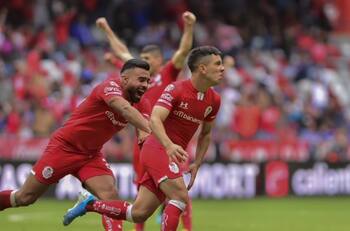 Golazo de Leo Fernández en derrota del Toluca ante el Pumas