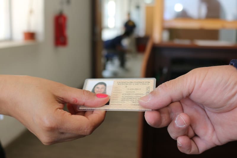 implementa nuevas medidas para renovar las licencias de conducir.