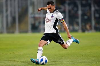 "Está en una edad tope para salir": Adelantan posible partida de Gabriel Suazo de Colo Colo