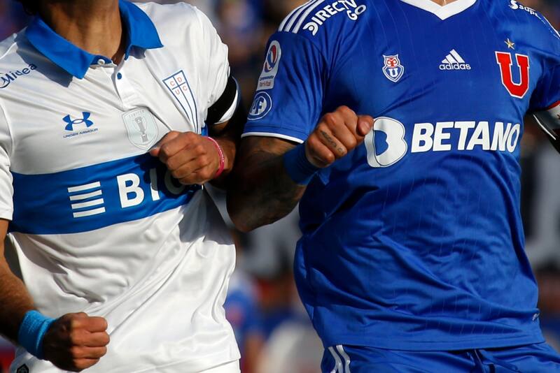El jugador expuso a ex jugador de la UC sobre su fanatismo con la U