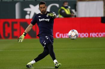 Gran noticia: Real Betis venció al Levante por 2 a 0 con buena actuación de Claudio Bravo