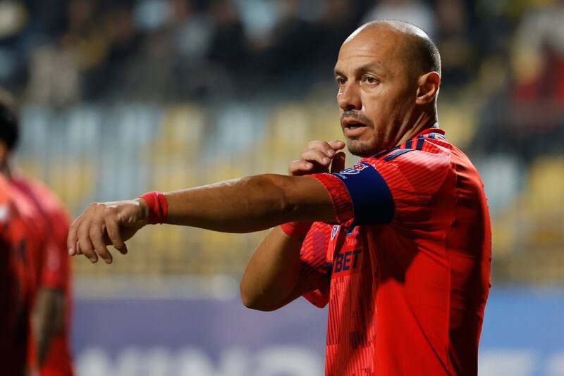 Audio del VAR delató furioso reclamo del capitán de la U: “¿Por qué a Colo Colo no le ponen roja?". Foto: Aton.