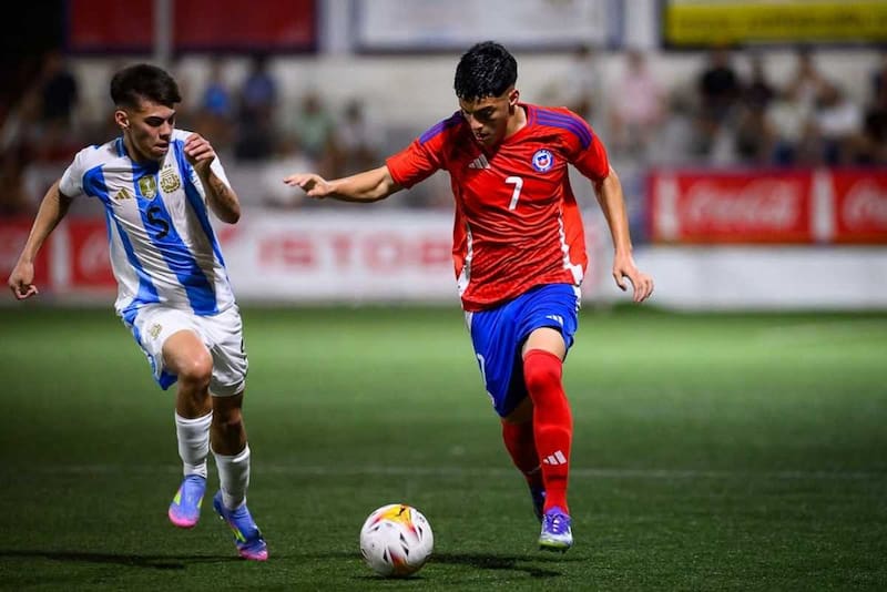 Contra Argentina fue derrota por 2-0.
