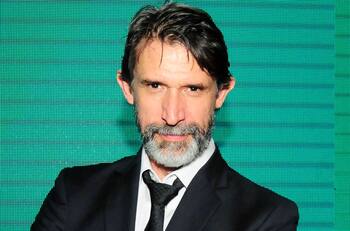 Francisco Melo recrea icónica escena de “Isla Paraíso” y recibe alabanzas