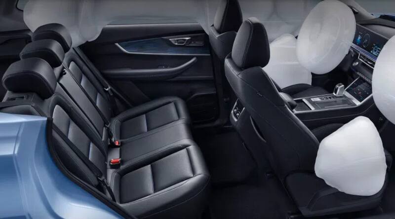 Agustina Cabañas se lució con su auto.