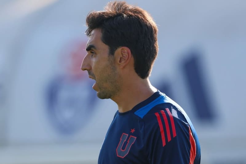 Francisco Meneghini, entrenador de los azules. Foto: Prensa UCH.