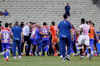 VIDEO | Hasta debió intervenir la policía: Kuscevic fue expulsado tras feroz trifulca en Brasil