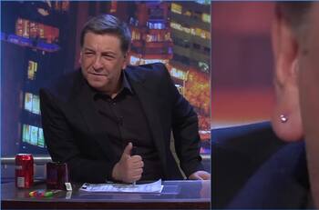 "No quiero sacarlo para que no se cierre el hoyo": Julio César Rodríguez reveló que se puso un aro rosado en su oreja derecha