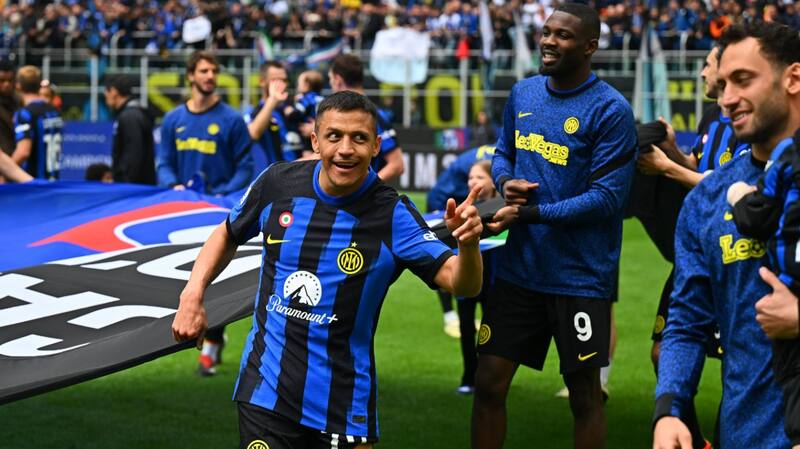 Alexis Sánchez festeja el nuevo Scudetto