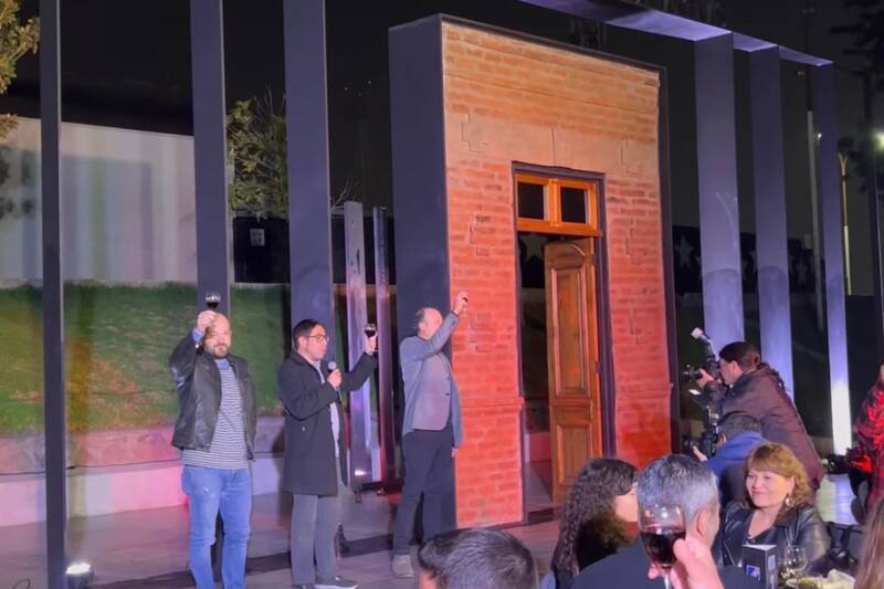 Fachada histórica de "El Quitapenas" en el Estadio Monumental.