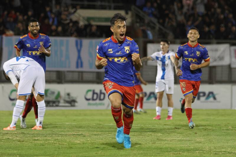 se mantiene en la punta de Primera B. Foto: Agencia Aton.