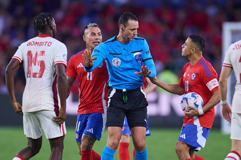 Wilmar Roldán, el VAR y la Conmebol fueron criticados por Castrilli tras el Chile - Canadá. (Foto: Aton)