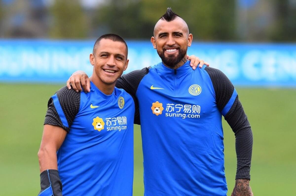 Líder de Inti IIllimani ofreció especial regalo a Alexis Sánchez y Arturo Vidal