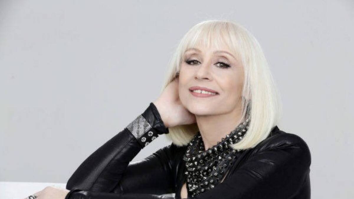 "Se ha ido a un mundo mejor": A los 78 años falleció la cantante italiana Raffaella Carrà