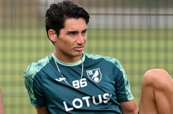 No jugará con Marcelino Núñez: Norwich City comunica salida de delantero que pudo jugar en La Roja