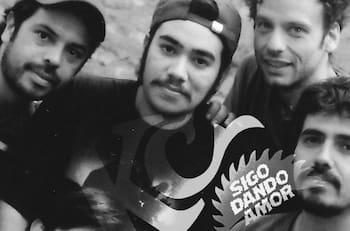 Mira "Sigo Dando Amor" el cover de Ases Falsos a KC and The Sunshine Band