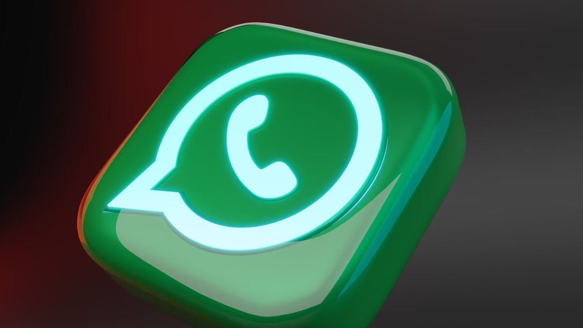 Logo WhatsApp sobre un fondo oscuro.