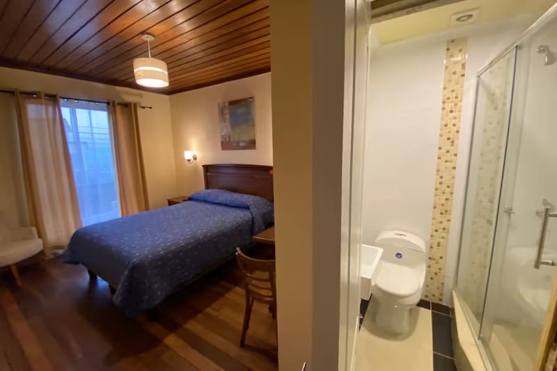 Este alojamiento sencillo permite alojarse en la ciudad costera. Créditos: Airbnb.