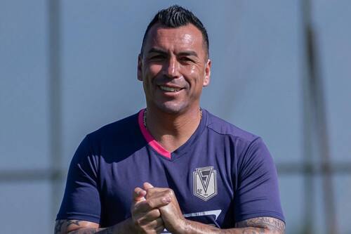 El ex delantero estuvo presente en el banco de suplentes vs Magallanes y contra Cobreloa, por lo que ambos equipos pidieron los puntos. Foto: Santiago Morning.