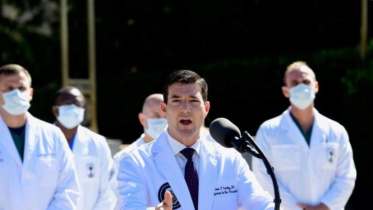 Médicos que tratan a Trump con Covid-19: No tiene fiebre, no necesita oxígeno y está trabajando